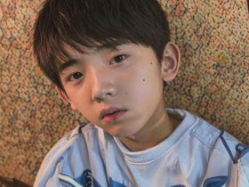 王源儿童时期视频 - 王源唱儿时视频