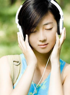 听音乐-职场中 不妨以听音乐缓解身体疲劳